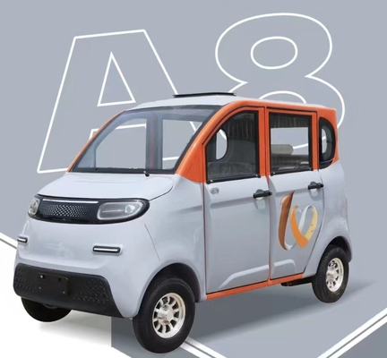 Puissant véhicule électrique à quatre roues à grande vitesse et intérieur spacieux
