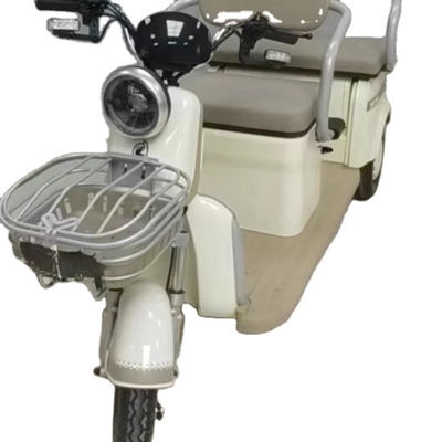 Tricycle électrique fermé semi-fermé avec une capacité de 10-15° et un temps de charge de 5-7h