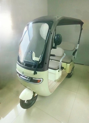 Tricycle électrique fermé semi-fermé avec une capacité de 10-15° et un temps de charge de 5-7h