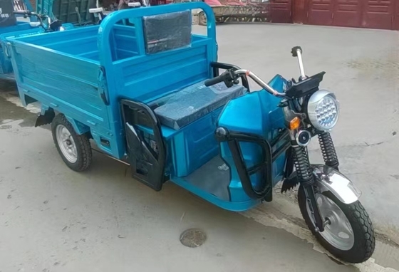Un tricycle électrique spacieux de 1000 W pour un transport de passagers confortable et pratique