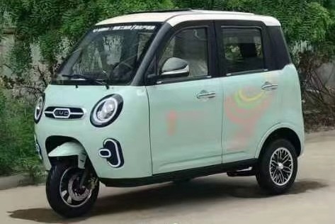 Motocycle électrique à trois roues avec carrosserie fermée et tension 60V alimentée par batterie au lithium