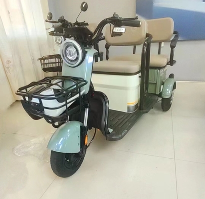 Un tricycle électrique compact et confortable pour des trajets de courte distance 5-7 heures de charge