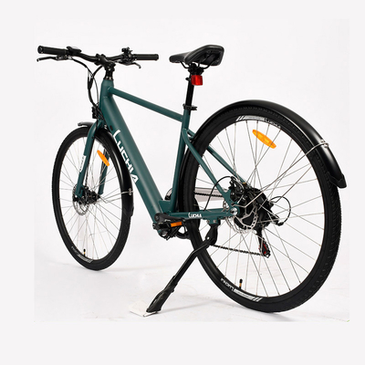 Amenez vos aventures hors route au niveau supérieur avec ce vélo de montagne électrique à 18 vitesses doté d'une batterie de 7 Ah
