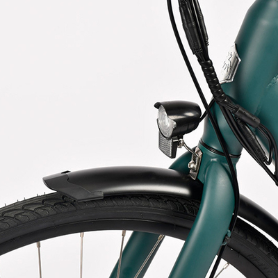 Amenez vos aventures hors route au niveau supérieur avec ce vélo de montagne électrique à 18 vitesses doté d'une batterie de 7 Ah
