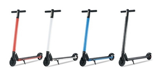 Range de 40 à 60 km par charge Scooter électrique avec accoudoir et technologie de capteur intelligent