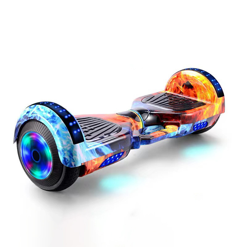 Scooter électrique de 7 pouces LED 2 roues lumières 250w*2 Self-balancing Hover Board hors route Vitesse maximale 30km/h Capacité de la batterie 10Ah