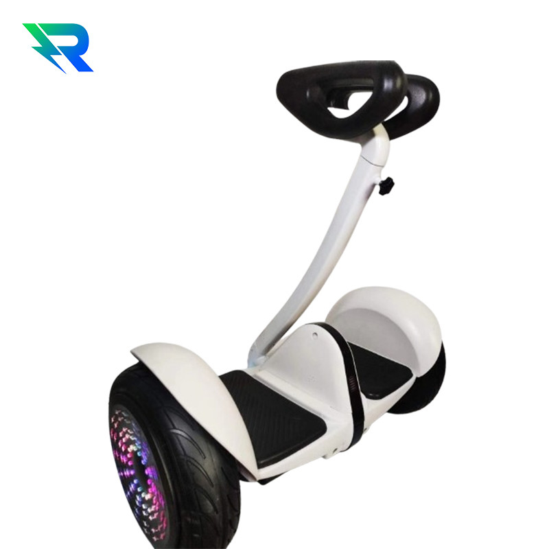 Scooter électrique auto-équilibrage LED de 8 pouces Go Kart Handle avec moteur sans balai de 350W et batterie au lithium de 36V
