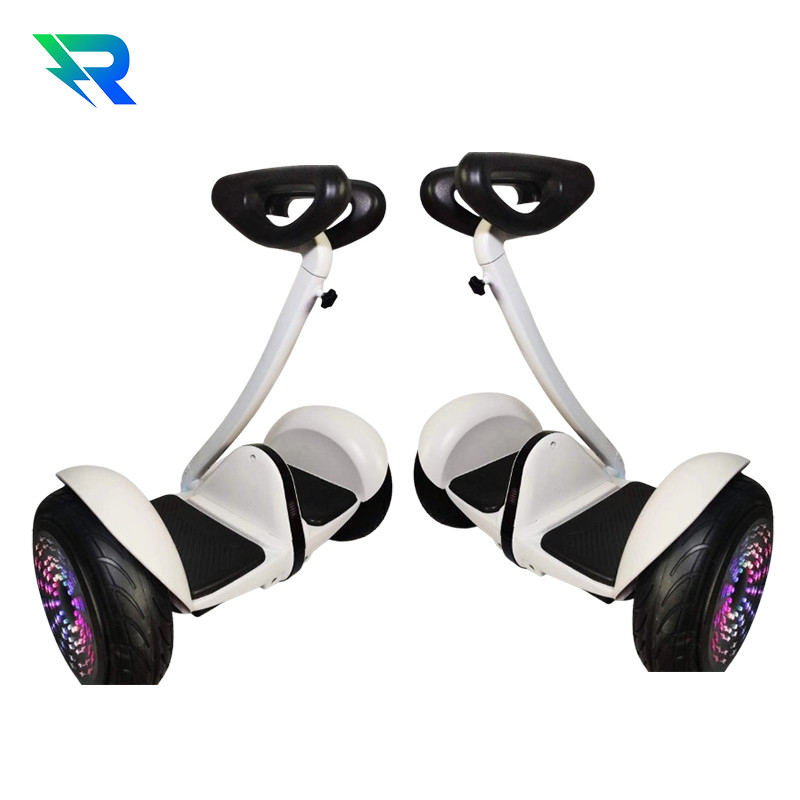 6.5 pouces Smart Balance Wheel Electric Self Balancing Hover Board Scooter avec une portée de 5 à 10 km par charge et un pneu de 7 pouces