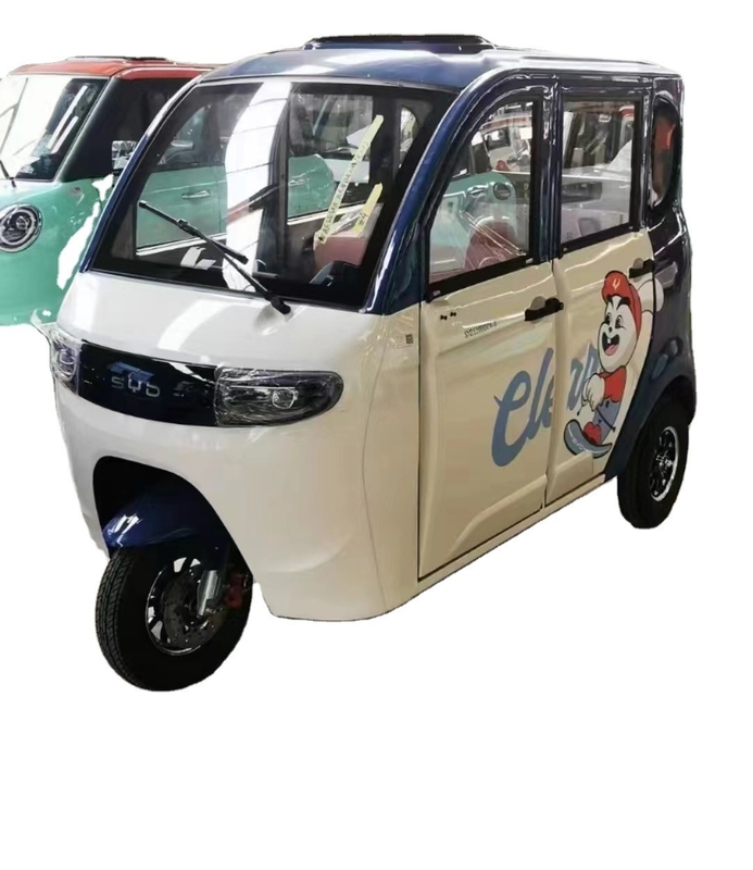 Conception spacieuse et capacité de classement 15-20° 1000W Voiture électrique à trois roues fermées pour personnes âgées