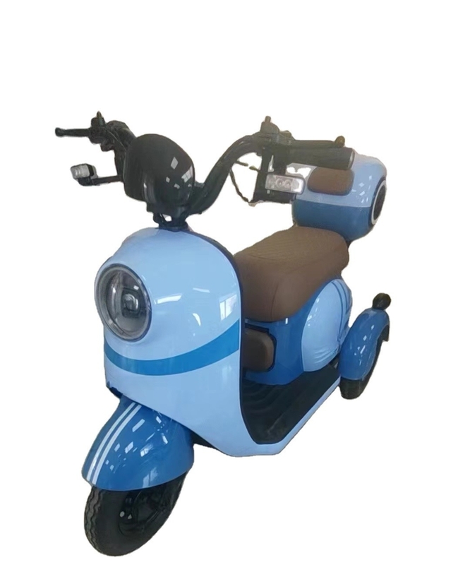 Tricycle électrique pour le loisir et la capacité de classe de passagers 10-15° kilométrage de conduite 50-70km petit scooter chaud